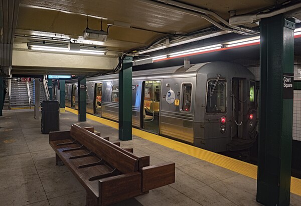 G train at Court Square, the northern terminus of the line