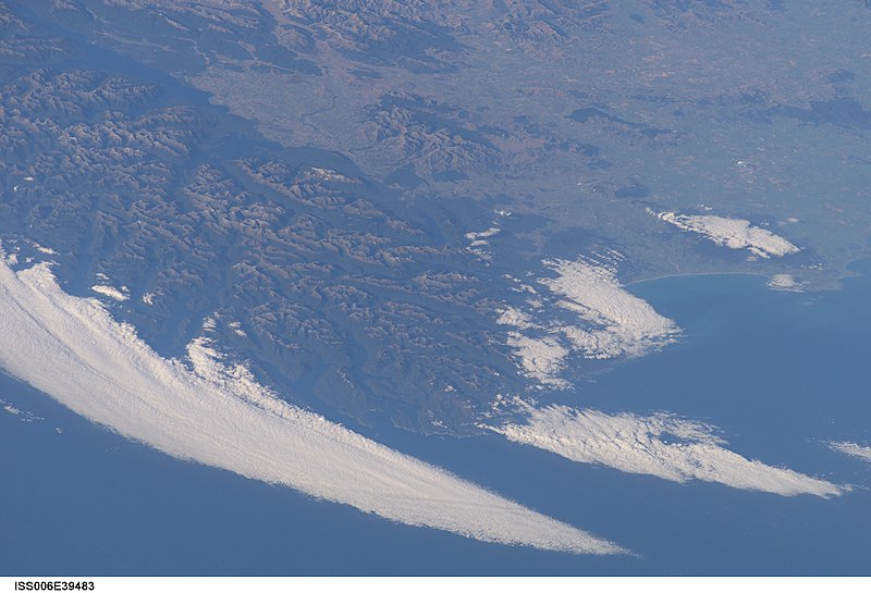 File:ISS006-E-39483 - View of the South Island of New Zealand.jpg