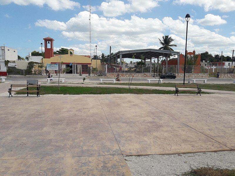 File:Iglesia Católica de Chelem Yucatán Por Raymundo Tziu Cuxim.jpg