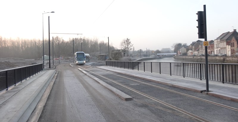 File:Inauguration de la branche vers Vieux-Condé de la ligne B du tramway de Valenciennes le 13 décembre 2013 (020).JPG