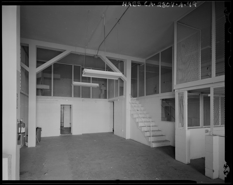 File:Interior building details of Building B, Room B-003- wood columns and kickers; southeasterly - San Quentin State Prison, Building 22, Point San Quentin, San Quentin, Marin County, CA HABS CA-2804-A-49.tif