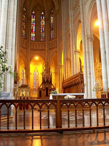 File:Interior de la Catedral de La Plata.jpg