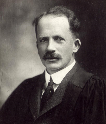 ไฟล์:J.J.R._Macleod_ca._1928.png