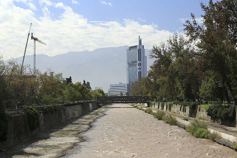 File:J25 296 Río Mapocho.jpg