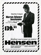 Jac Hensen staat zelf model voor zijn advertentie in 1978