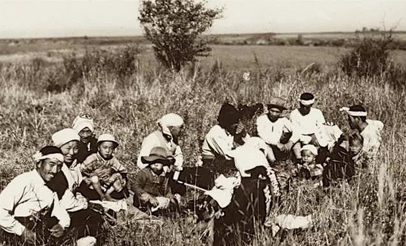 File:Japanese settlers in Manchuria(7).JPG