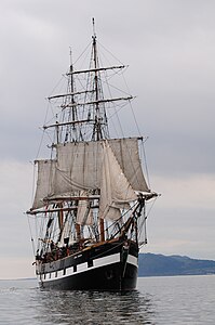 Jeanie Johnston (Dublin Bay).jpg