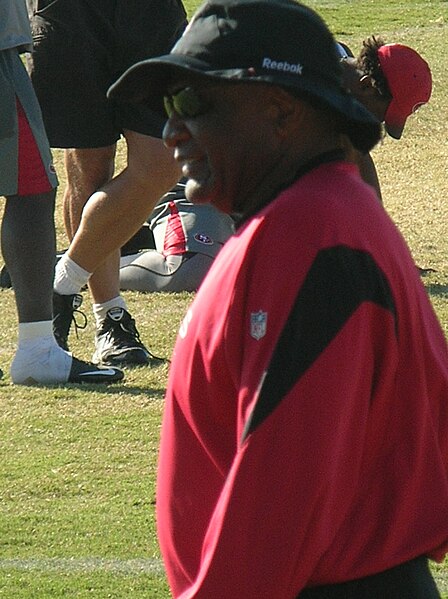 File:Jimmy Raye II at 49ers training camp 2010-08-09 3.JPG