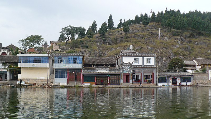 File:Jinsuo Island on Lake Erhai, Dali - panoramio - Colin W.jpg