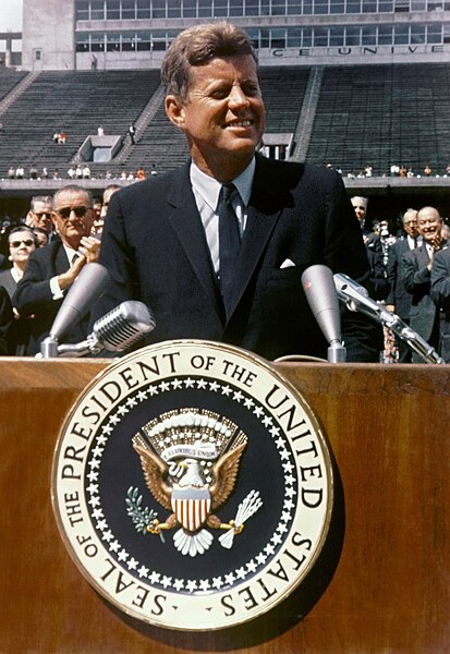 File:John F. Kennedy speaks at Rice University.jpg