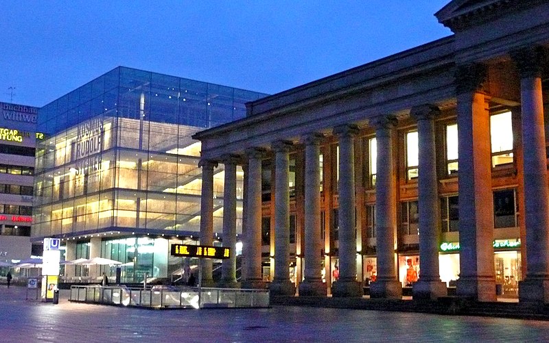 File:Königsbau und Kunstmuseum - panoramio.jpg