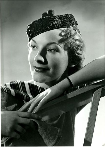 File:Karin Stilke by Yva.jpg