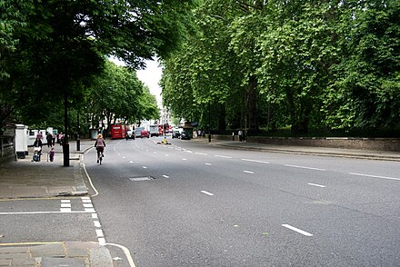 Дороги лондона. Kensington Road. Лондон дороги. Дороги в лондонских парках. Кенсингтон Марлоуз роуд.