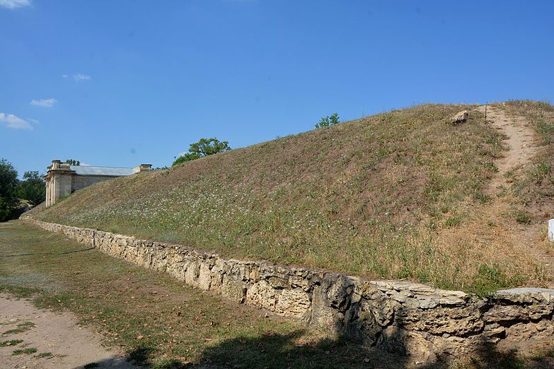 File:Kherson Perekopska Str. 13 Rampart of Kherson Fortress 01 (YDS 3559).jpg