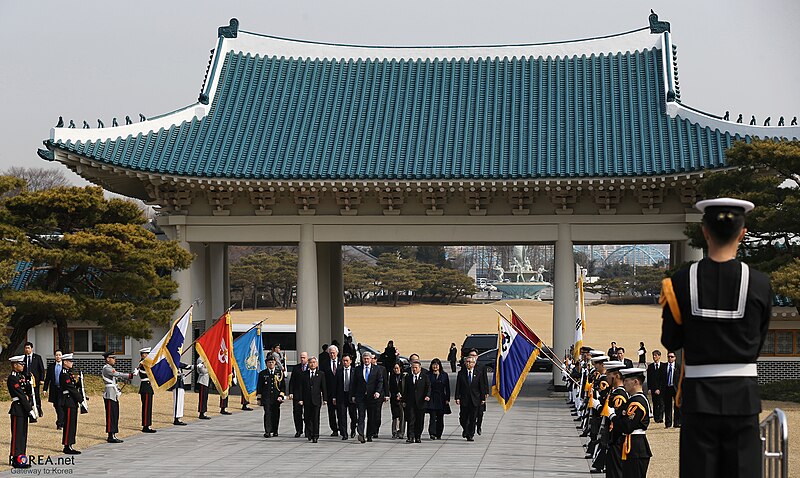 File:Korea Stephen Harper Canada PM 01 (13076956445).jpg