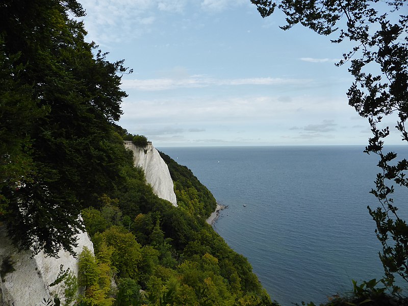 File:Kreidefelsen-2016-08-27-3.jpg