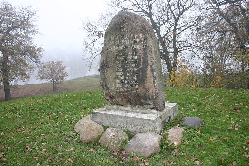 File:Kriegerdenkmal Vockerode Anhalt.jpg