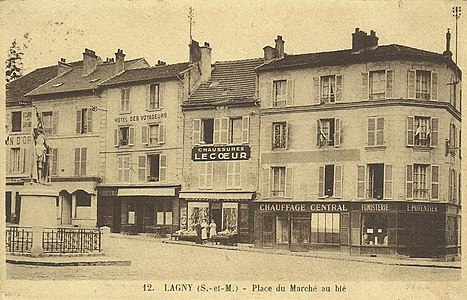L2151 - Lagny-sur-Marne - Place du marché au blé.jpg