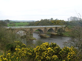 <span class="mw-page-title-main">Viaduct</span> A multiple span bridge crossing an extended lower area