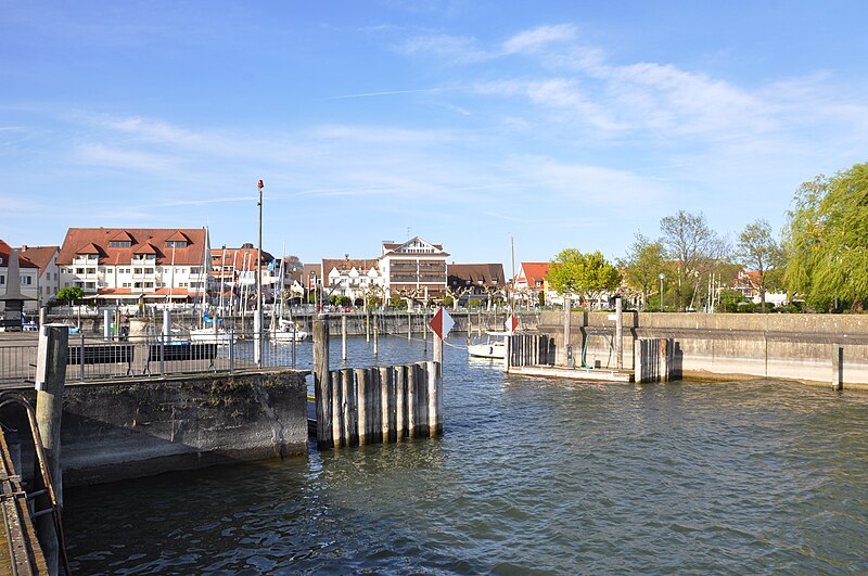 File:Langenargen Hafen 03.jpg
