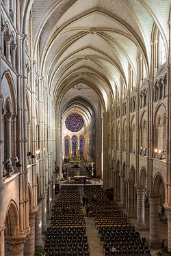 Laon Cathedral Interior 04.JPG