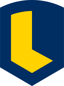 Ein blaues Wappen mit geraden, parallelen Seiten, die in Rautenform enden, ist mit einem Sans-Serif-Buchstaben "L" aufgeladen.