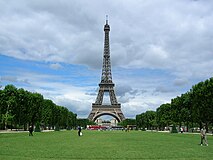 Le Tour Eiffel from Le Champs de Mars.jpg