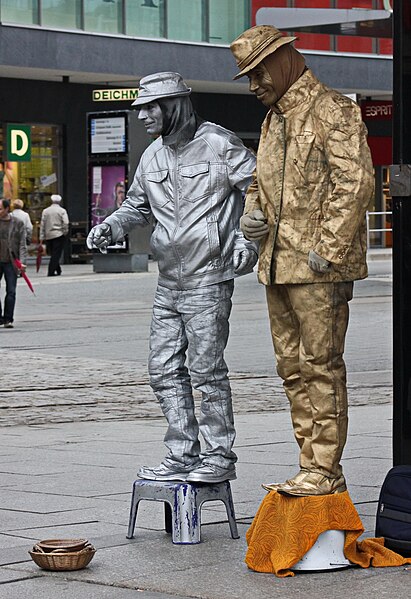 File:Lebende Statuen in Chemnitz. IMG 2294WI.jpg