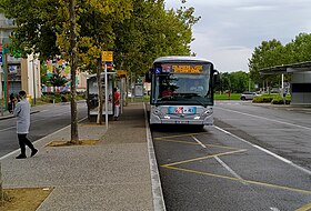 Un bus de la linha a la gara de Colomèrs.