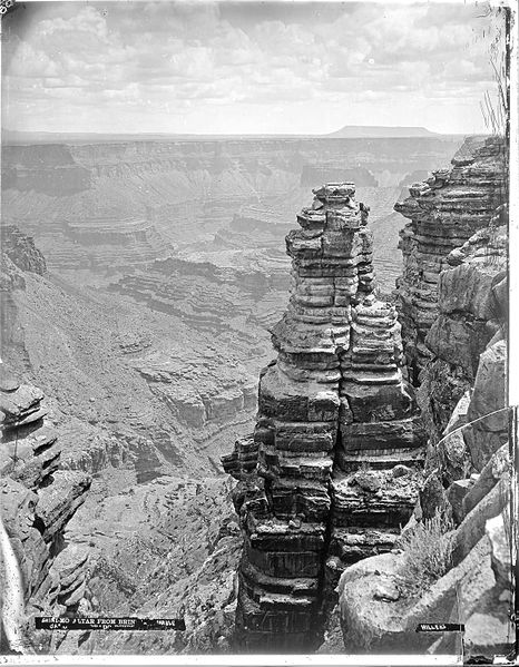 File:Looking into Marble Canyon of the Colorado River, Arizona. Shinimo Alter in the distance. Coconino - NARA - 517740.jpg