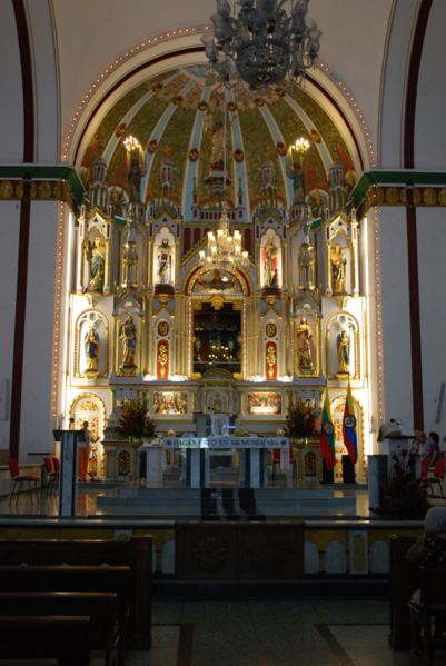 File:Main Altar of the Buga Basilica.png