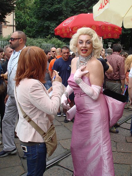 File:Margot-Marilyn al Gay Pride di Milano 2008 2 - Foto Giovanni Dall'Orto, 7-June-2008.jpg