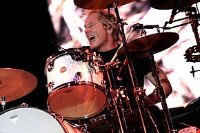 Matt Sorum, batterista del gruppo dal 1990 al 1997.