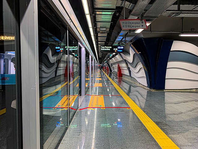 M7 Mecidiyeköy station on opening day