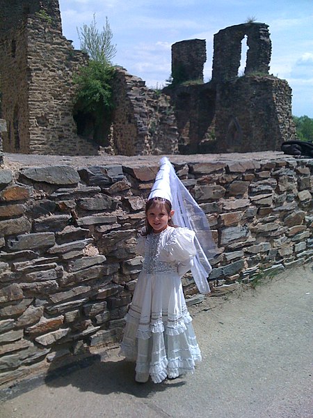 File:Medieval feast, OKOR castle, Czech Rep.jpg