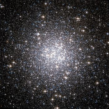 Messier 53 Hubble WikiSky.jpg