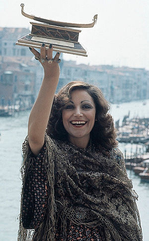 Mia Martini in Venice in 1973, holding the Gondola d'Oro prize won with her song 