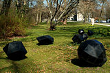 04/12: Plastische Annäherung an das Phänomen der Schwarzen Löcher bei Skulpturenausstellung Flusswärts 2