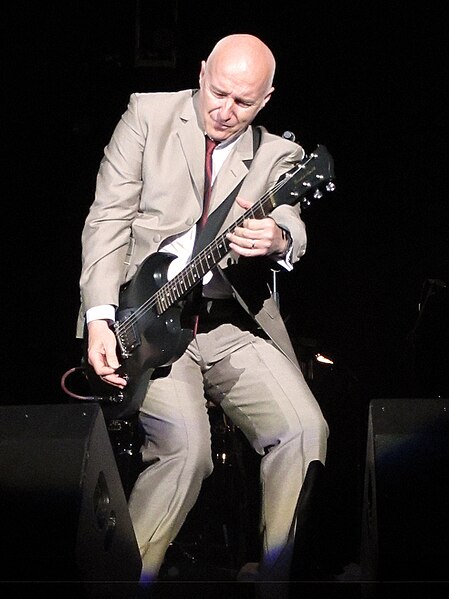 File:Midge Ure Here and Now Tour 2011 162 v2.jpg