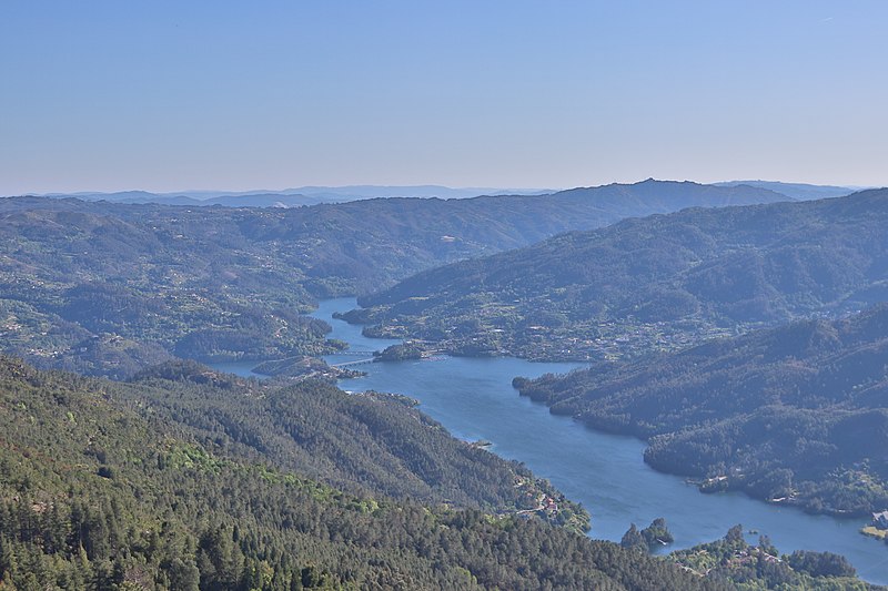 File:Miradouro Pedra Bela.jpg