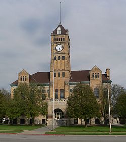 Mitchell County, Kansas courthouse from W 2.JPG