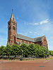 Sint-Dionysiuskerk gelegen in een rechthoekig kerkhof