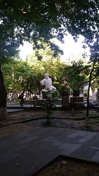 File:Monument of Martiros Saryan, Yerevan 03.jpg