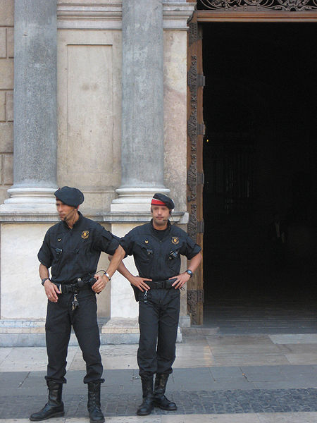 File:Mossos d'Esquadra Palau Generalitat Catalunya.jpg