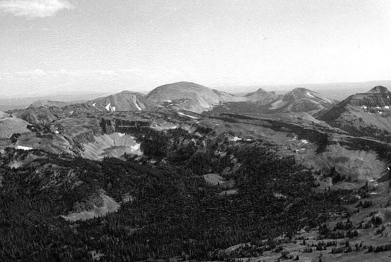 File:MountHolmesTrilobitePointYNP1967.jpg