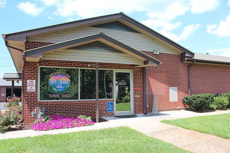 File:Mount Airy, Georgia City Hall.JPG