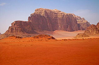 Mynydd yn Wadi Rum