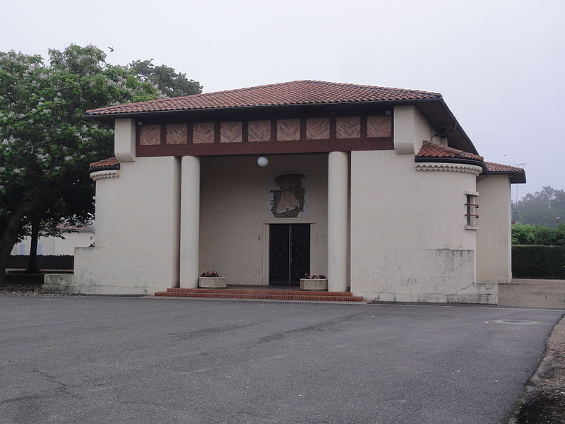 File:Moustey (Landes) salle des fêtes.JPG