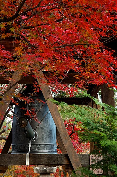 File:Nenbutsu-ji's bell, Dec. 2011.jpg