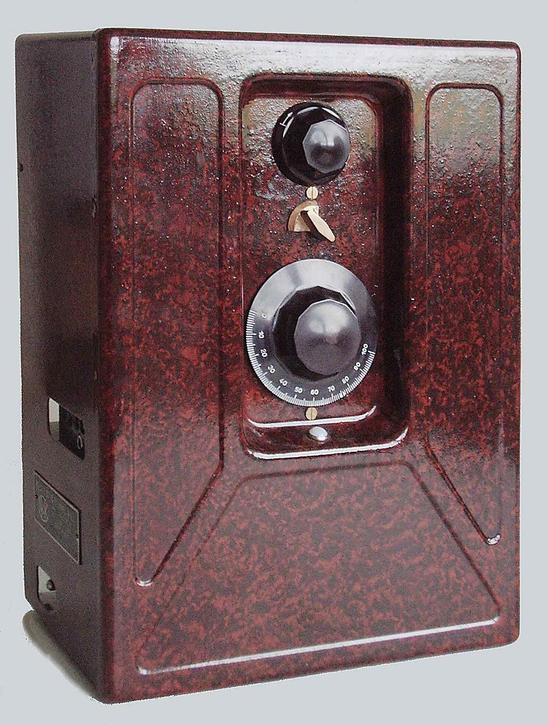 Hagenuk (Hanseatische Apparatebaugesellschaft ehemals Neufeldt und Kuhnke) 800px-Neufeldt_und_Kuhnke_NUK30_Radio_1929